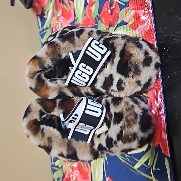 NWOT UGG Leopard Slides - Picture 3 of 10